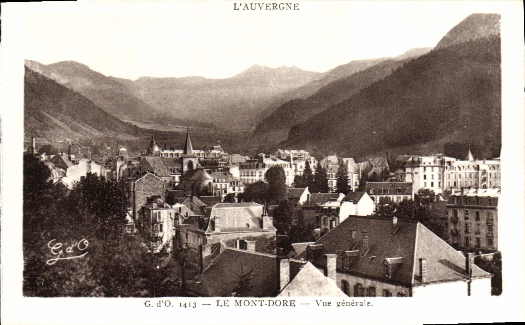 VINTAGE POSTCARD Auvergne the Mount Gilds View