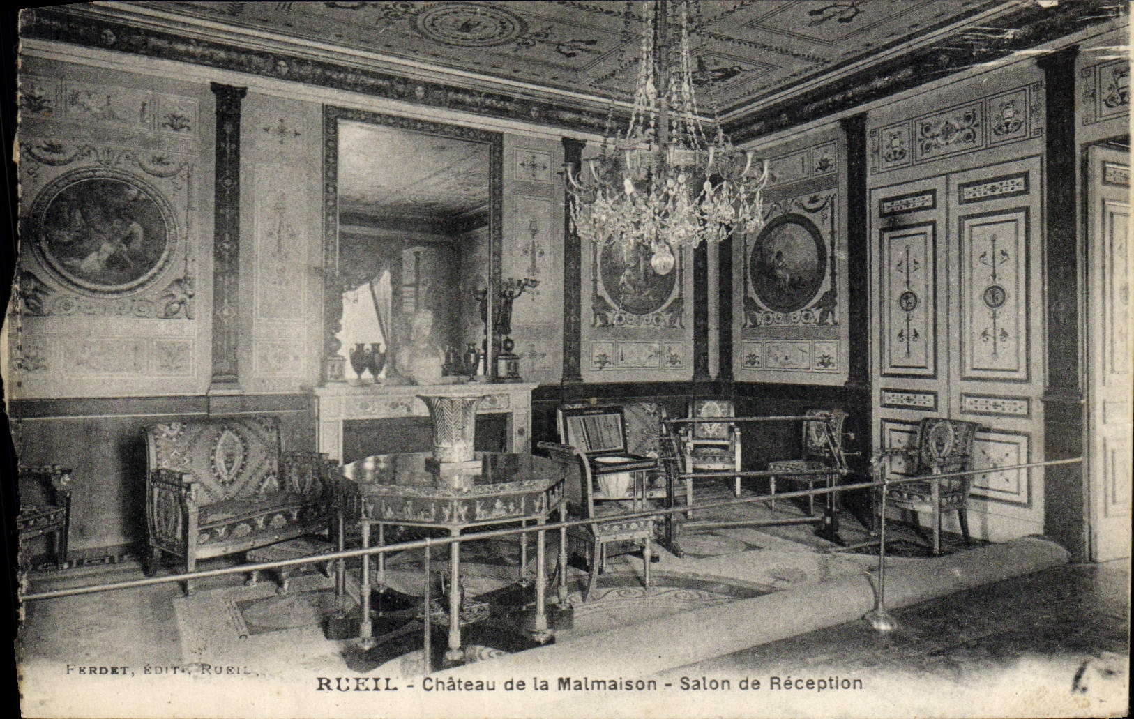 VINTAGE POSTCARD Rueil Castle of Malmaison Reception room