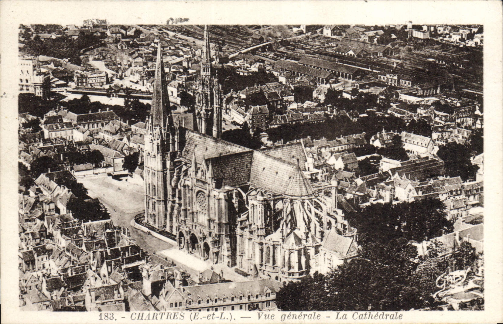 VINTAGE POSTCARD Chartres View