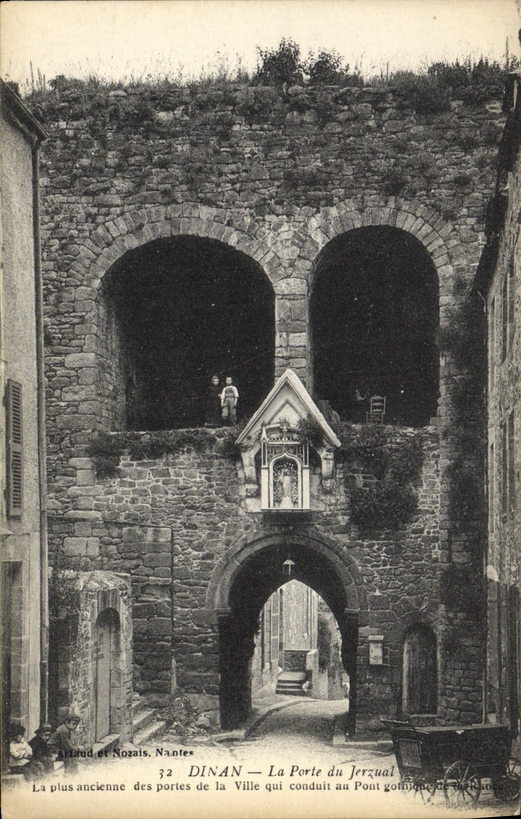 VINTAGE POSTCARD Dinan the Gate Of Jerzual Children