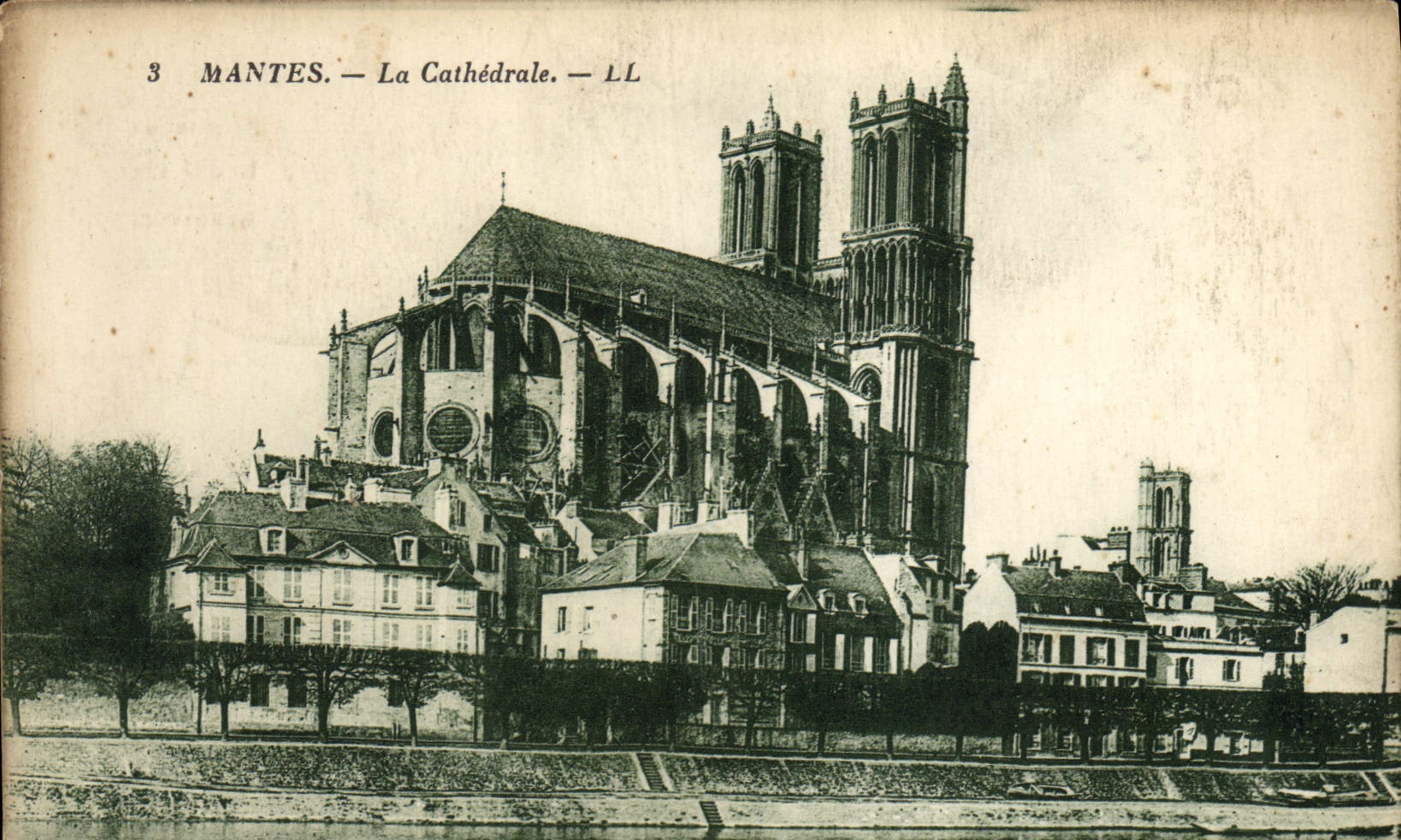 VINTAGE POSTCARD Mantes the Cathedral