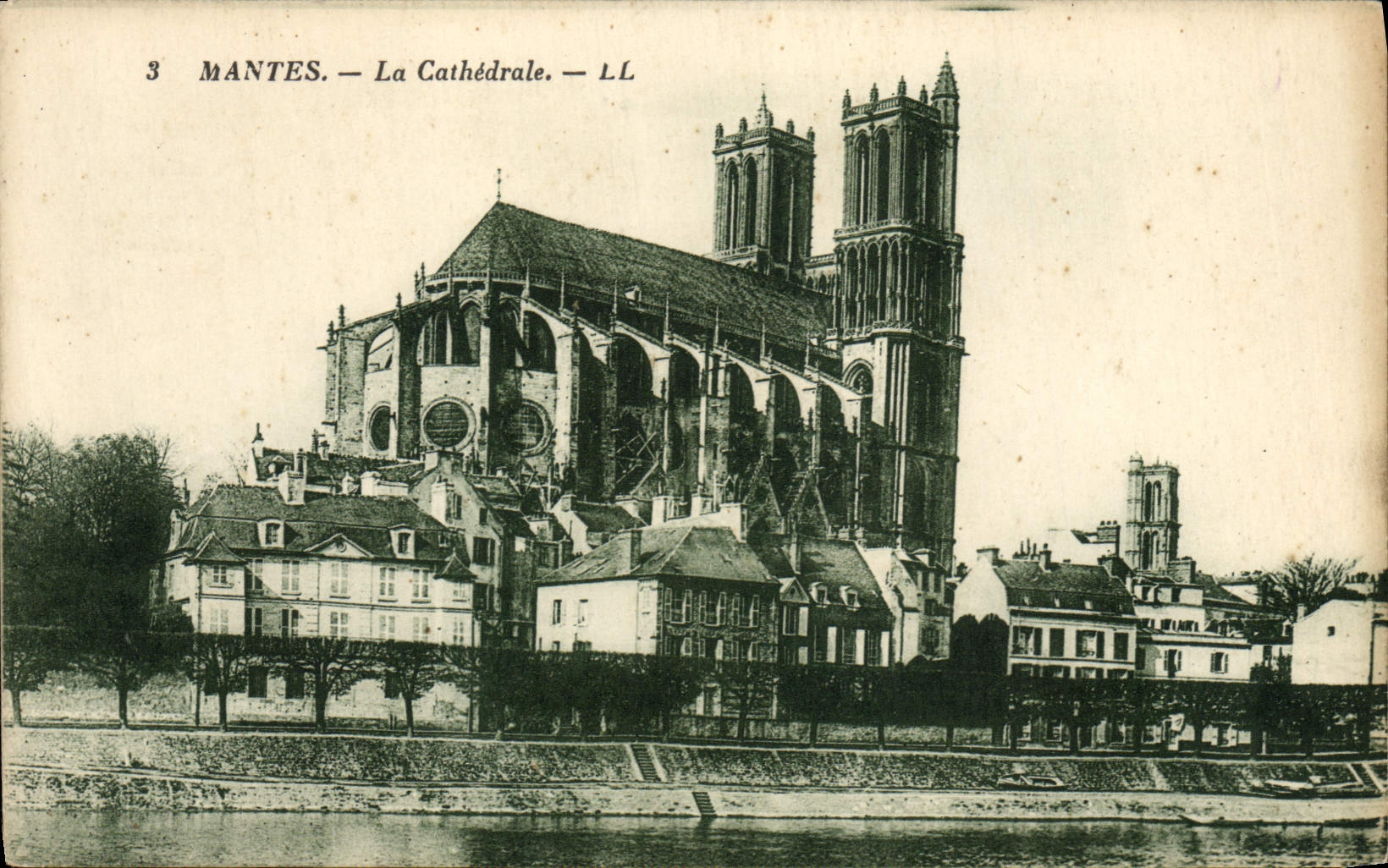 VINTAGE POSTCARD Mantes the Cathedral