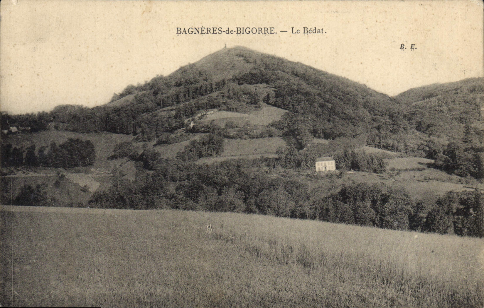 VINTAGE POSTCARD Bagneres de Bigorre Bedat