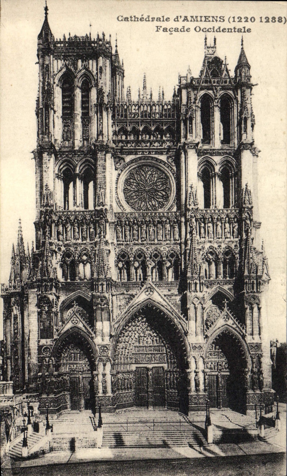 VINTAGE POSTCARD Cathedral of Amiens Western Frontage