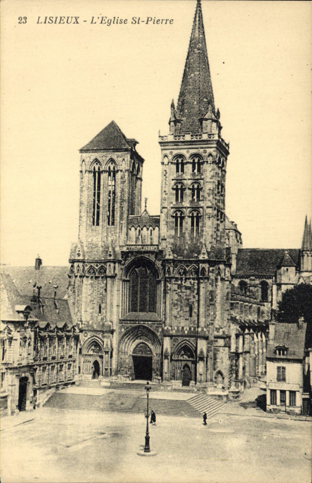 VINTAGE POSTCARD Lisieux the Church St Pierre
