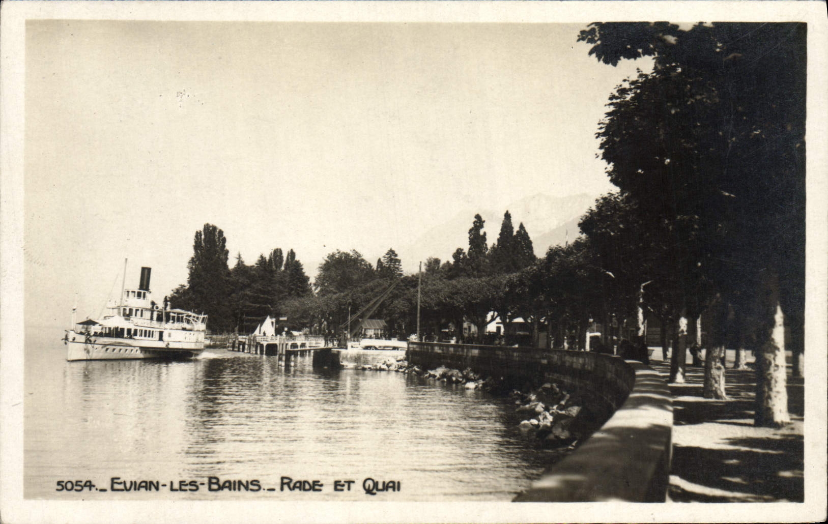 VINTAGE POSTCARD Evian Les Bains Roads And Quay Boat