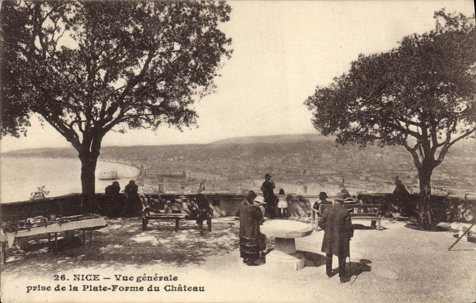 Opinión de la POSTAL de la VENDIMIA Niza tomada de la plataforma del castillo