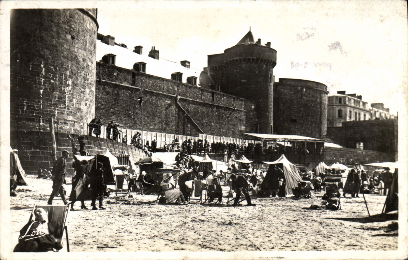 VINTAGE POSTCARD Holy Malo the beach of the range and the castle