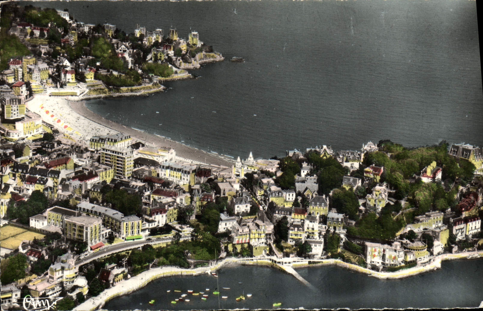 CPM Dinard Le Moulinet La plage La pointe de la Malouine