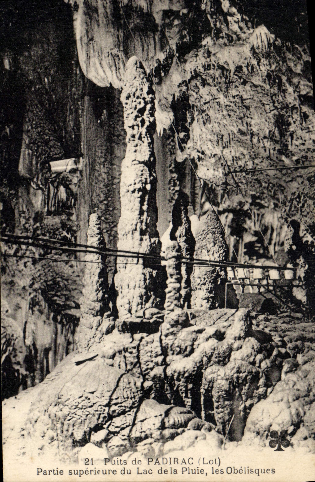 VINTAGE POSTCARD Well of Padirac Upper part of the Lake of the rain obelisks