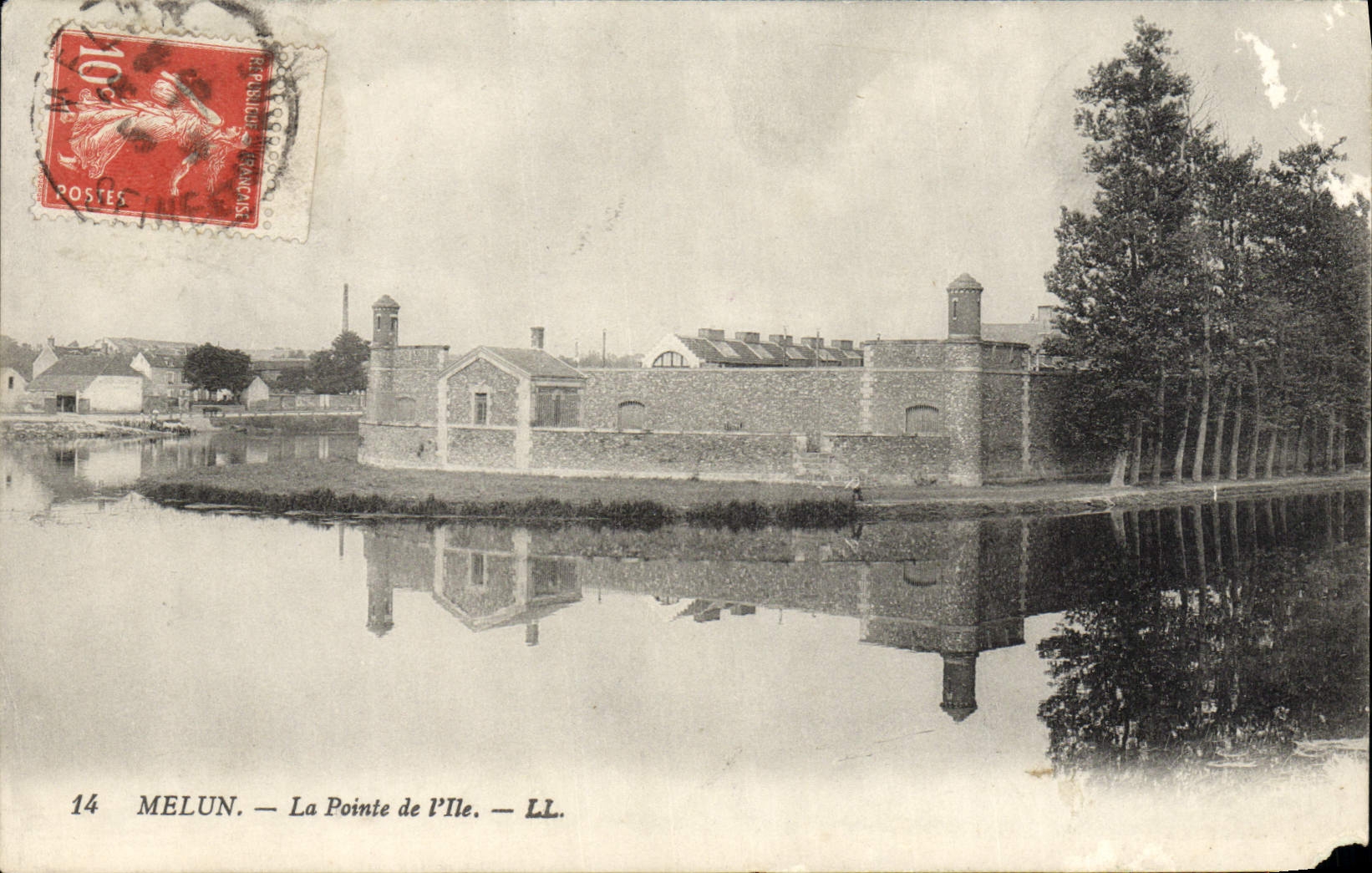 VINTAGE POSTCARD Melun Top of I' it