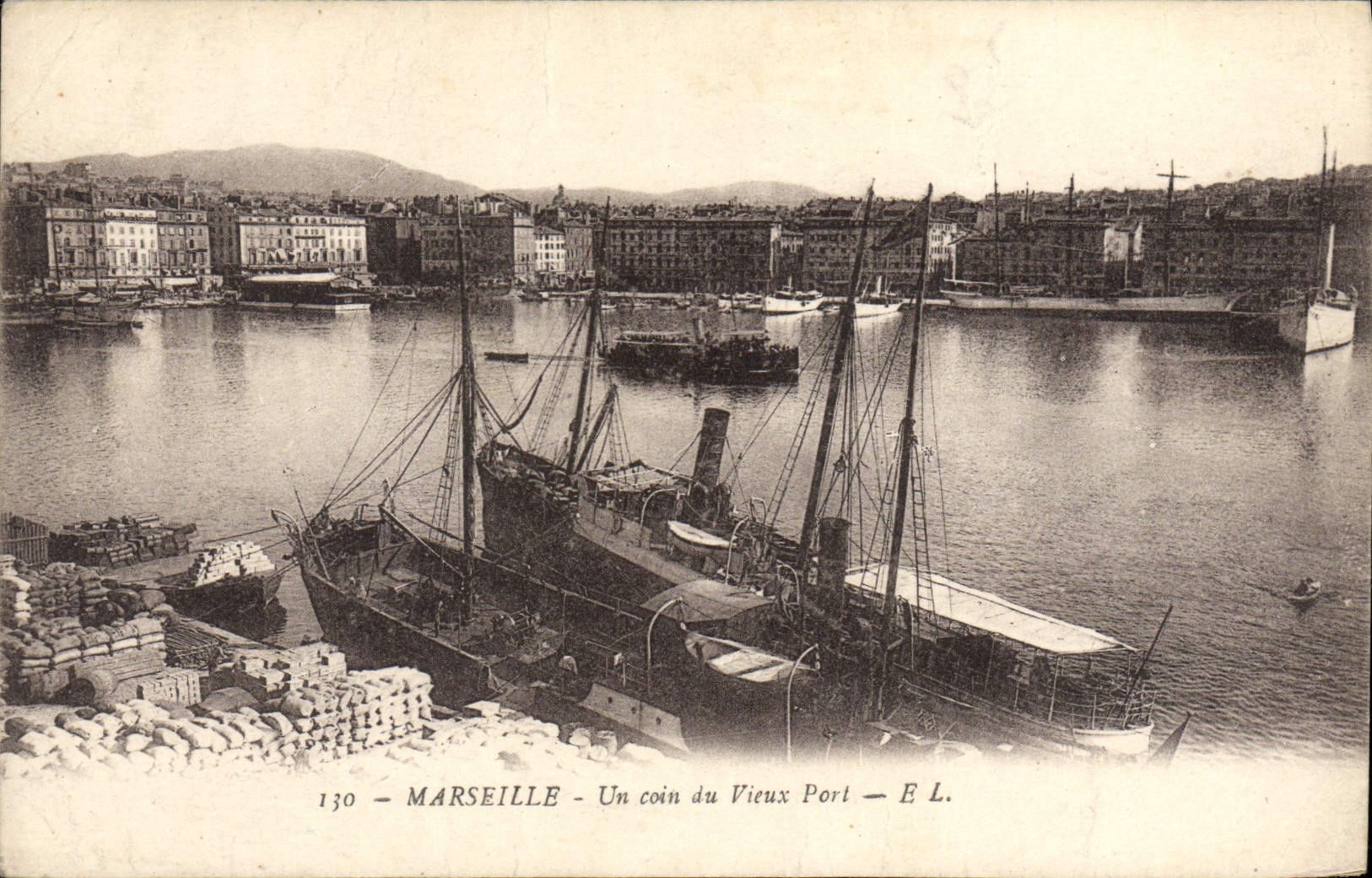 CPA Marseille Un Coin du Vieux Port Bateaux