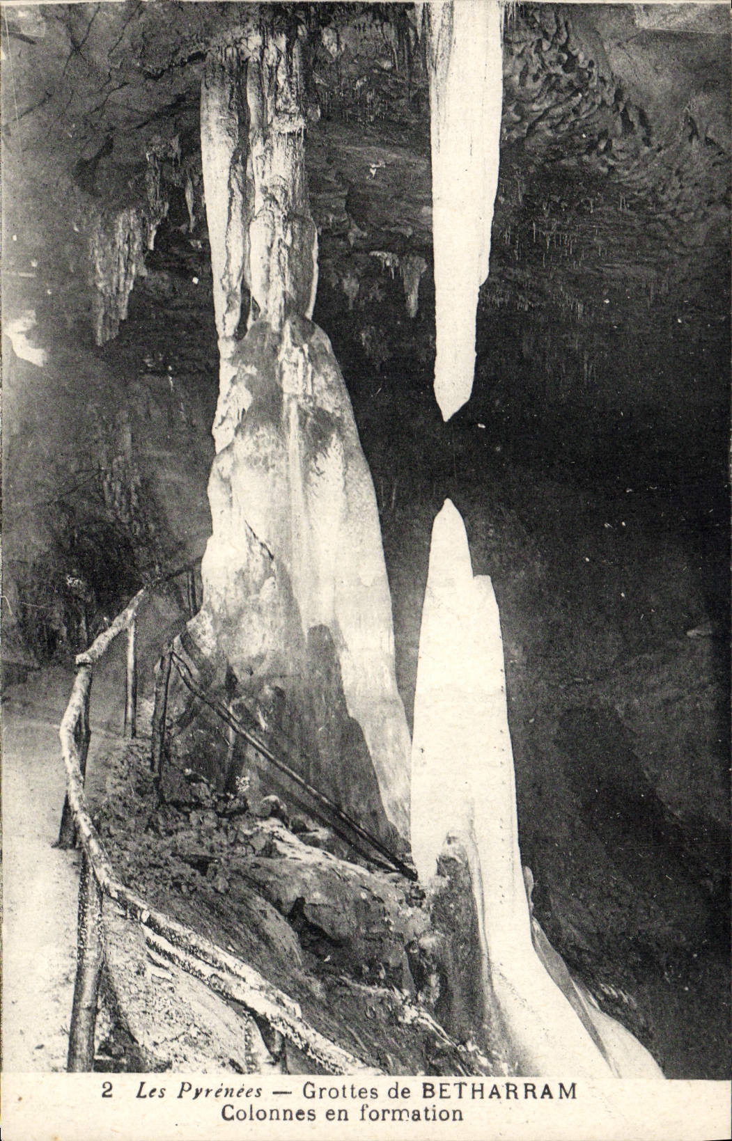 VINTAGE POSTCARD Betharram the Pyrenees Caves Columns in formation