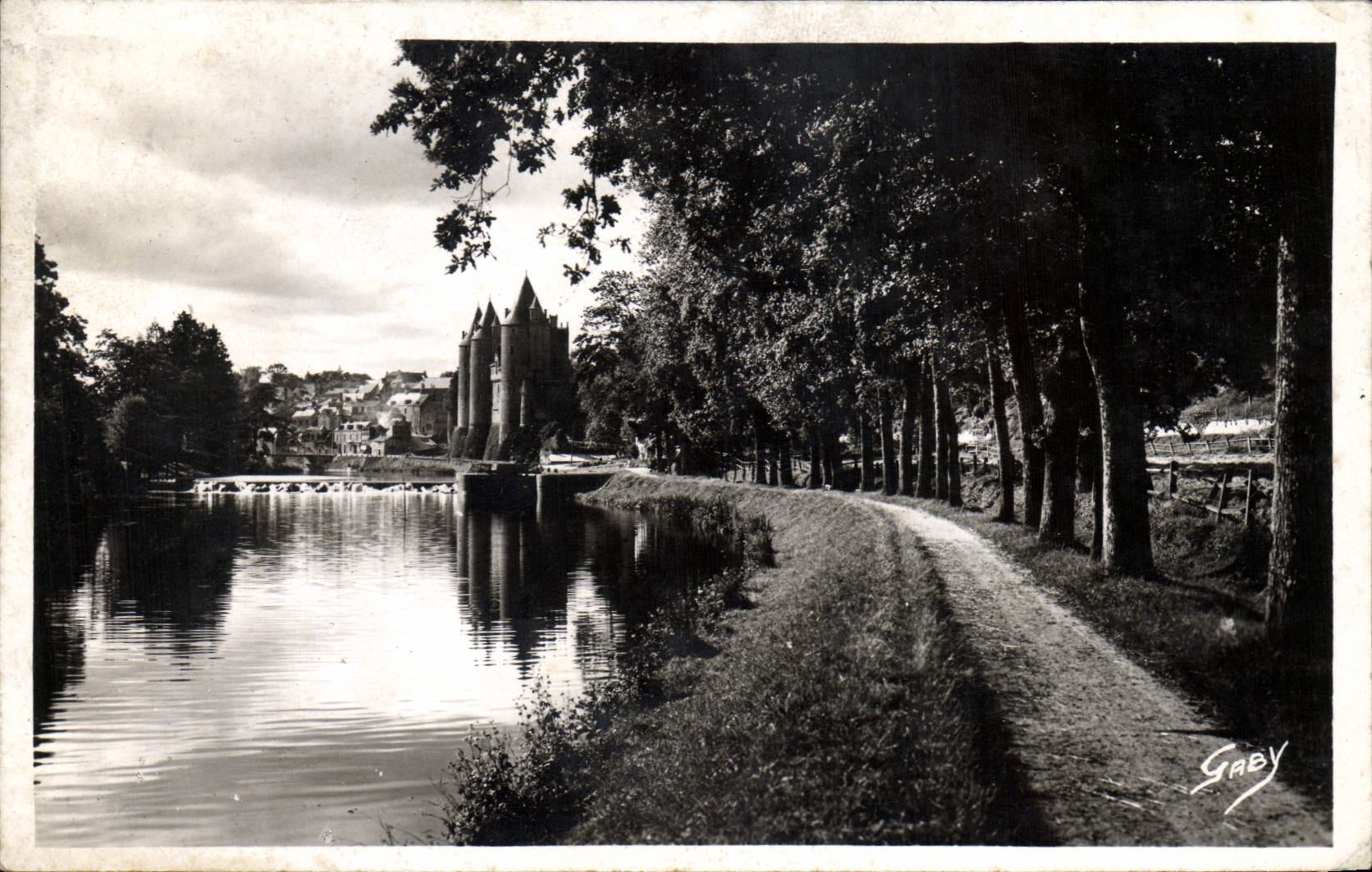 MODERN CARD Josselin the River Oust the Tow path and the Splendid castle