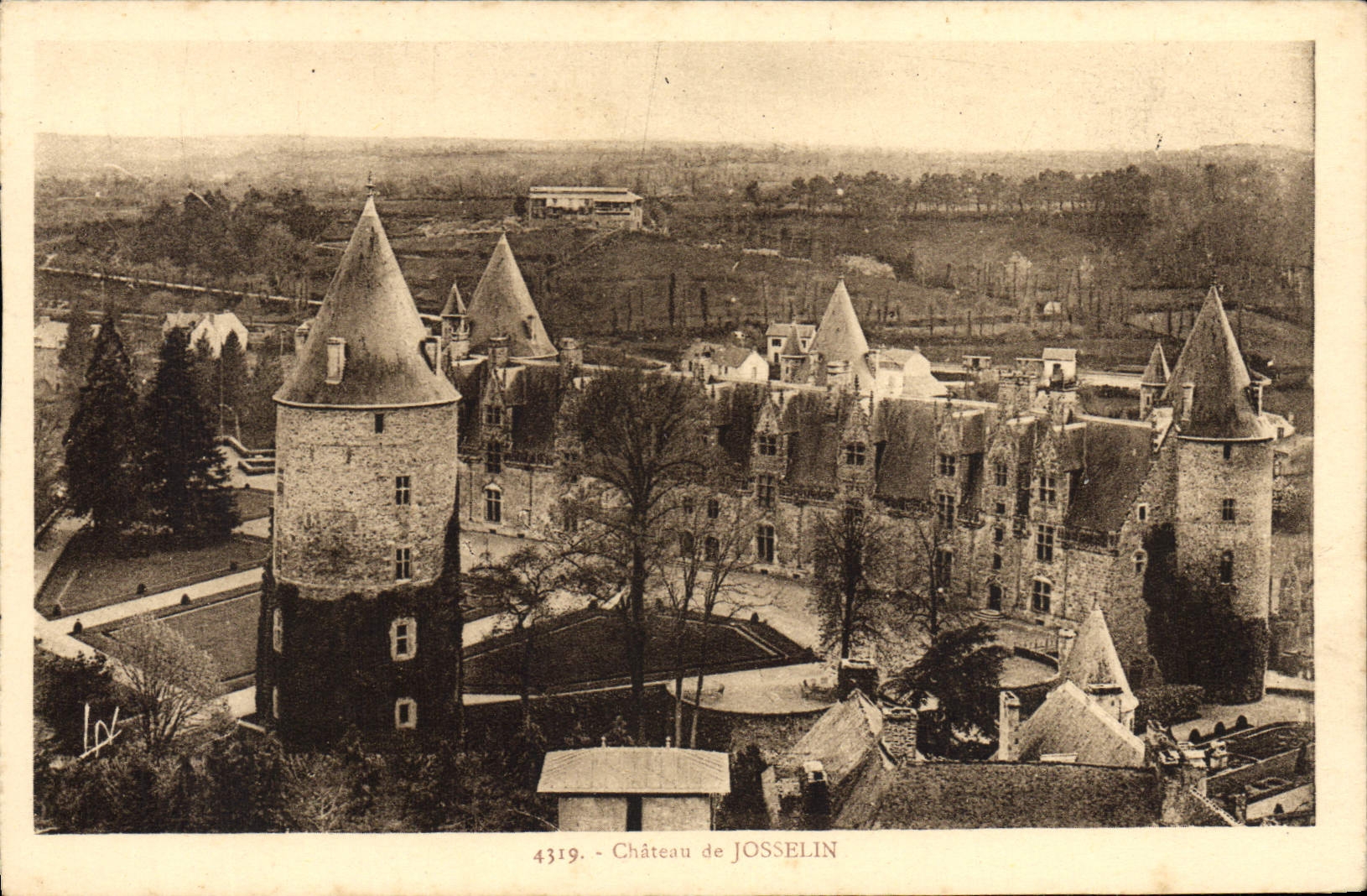 VINTAGE POSTCARD Josselin the Castle