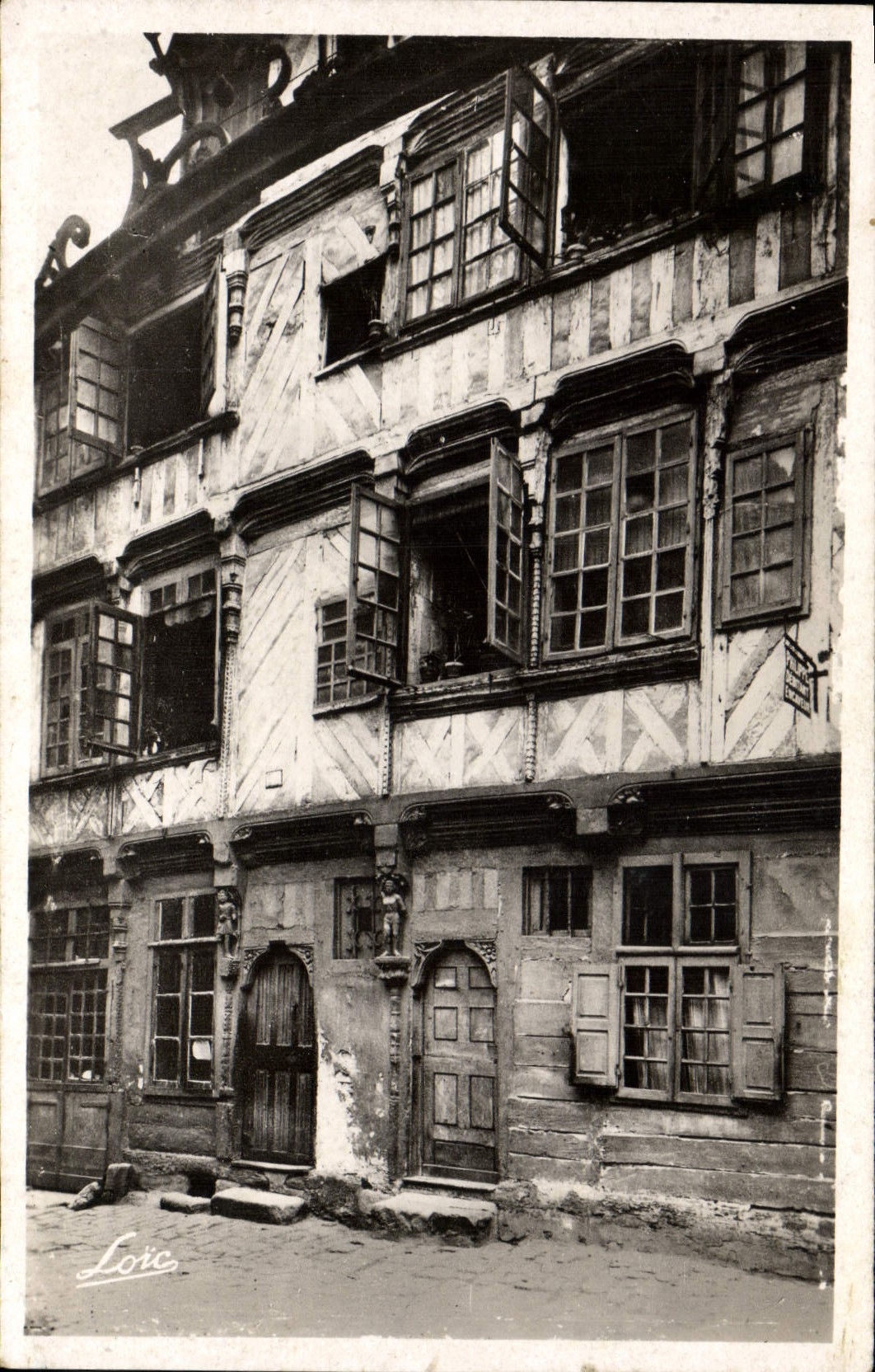 CPA Rennes Ancienne Maison des Chapelains de la Cathedrale dite de Du Guesclin