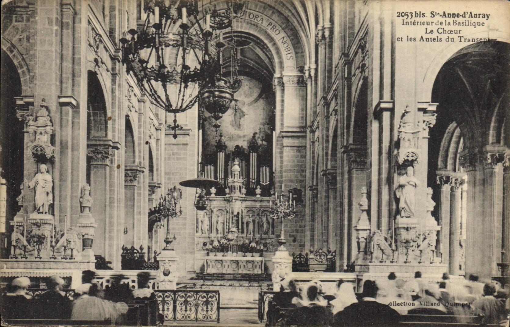 CPA St Anne d'Auray Interieur de la basilique Le choeur et les autels du transept Orgue