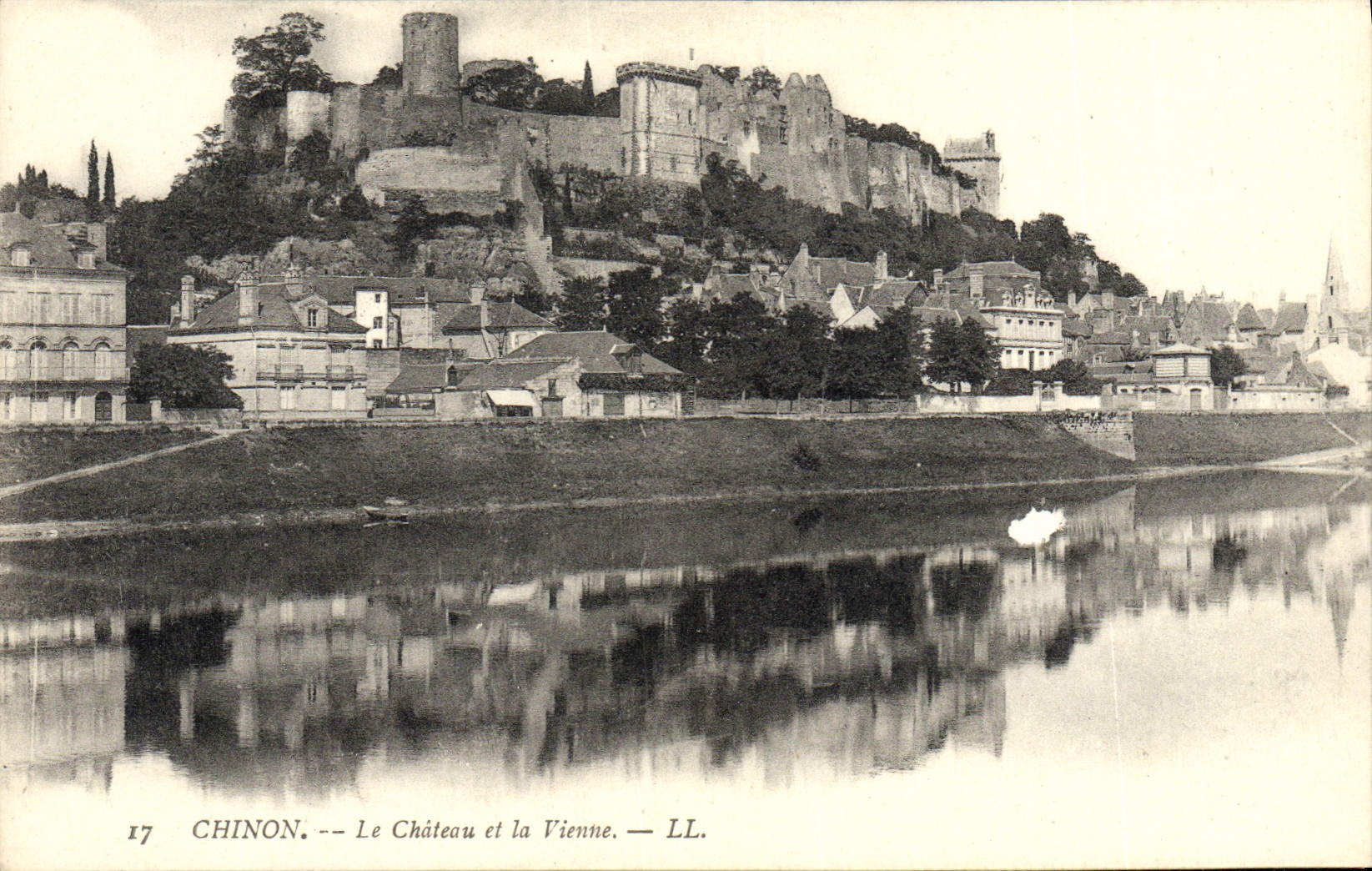 CPA Chinon Le Chateau et la Vienne 
