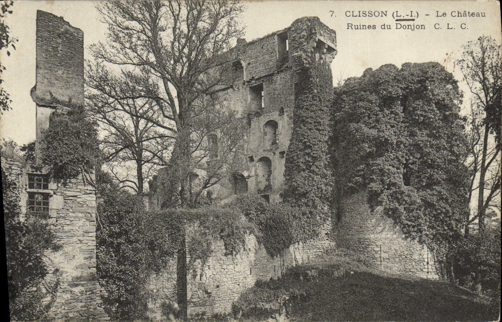 VINTAGE POSTCARD Clisson the Castle Ruins of the Keep