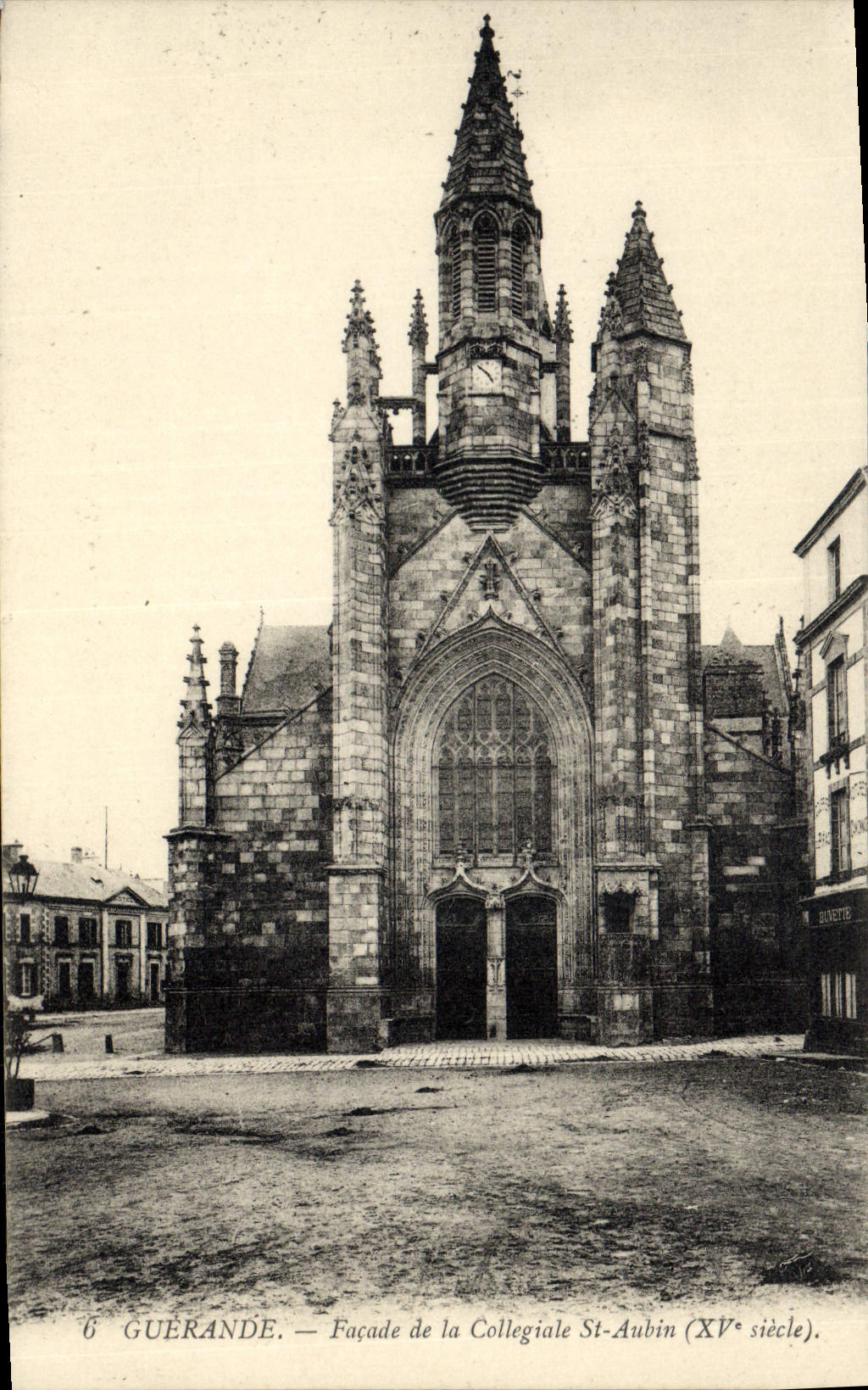 VINTAGE POSTCARD Guerande Frontage of Collegial St Aubin