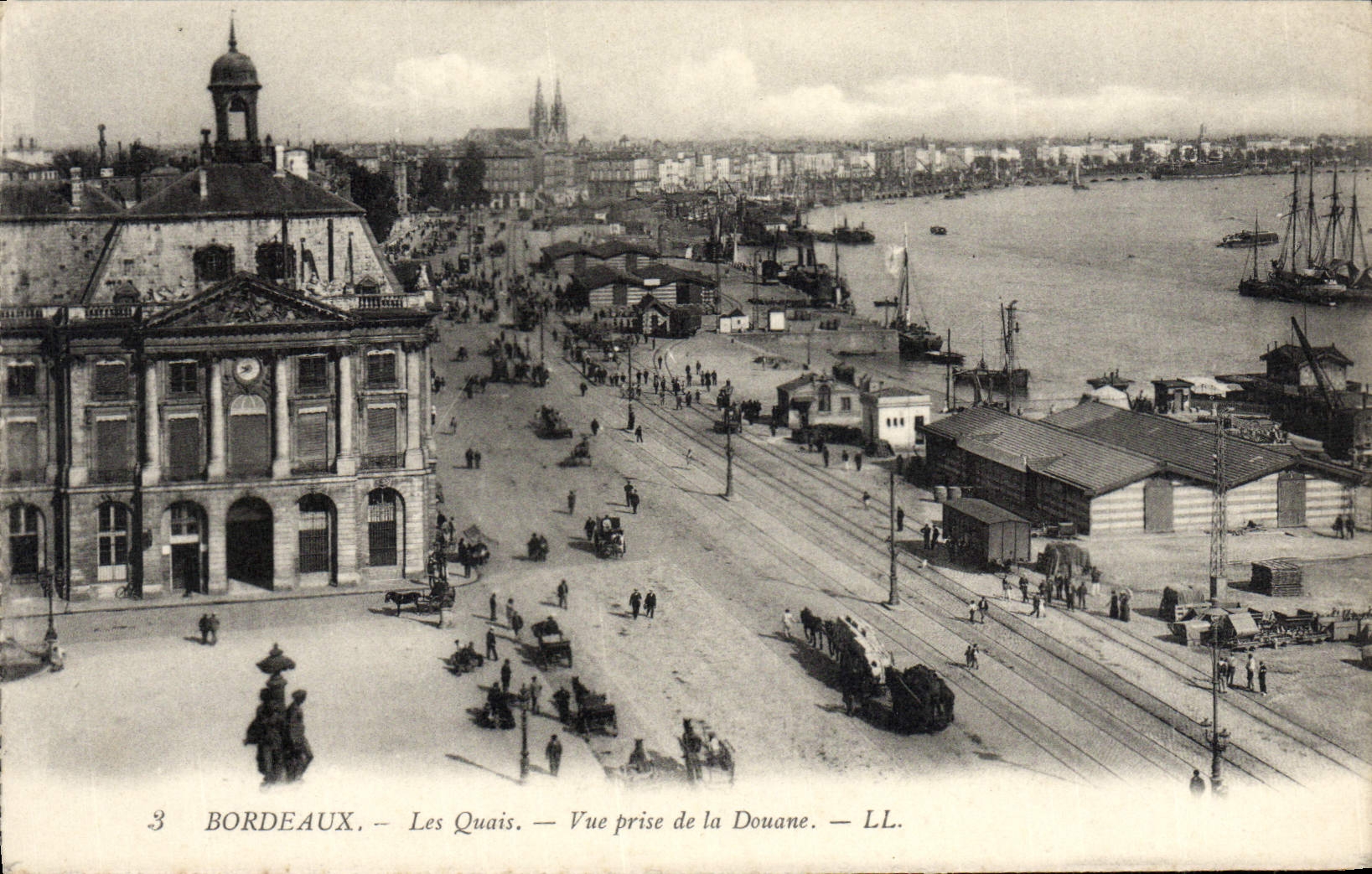 VINTAGE POSTCARD Bordeaux Quays Seen from of the Customs Boats