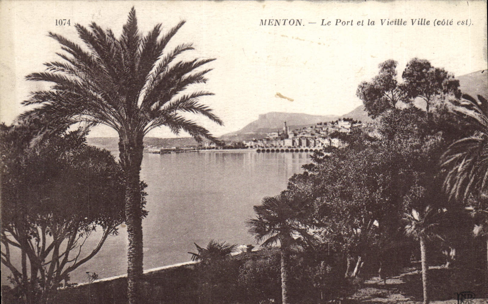 VINTAGE POSTCARD Menton the Port and the Old city