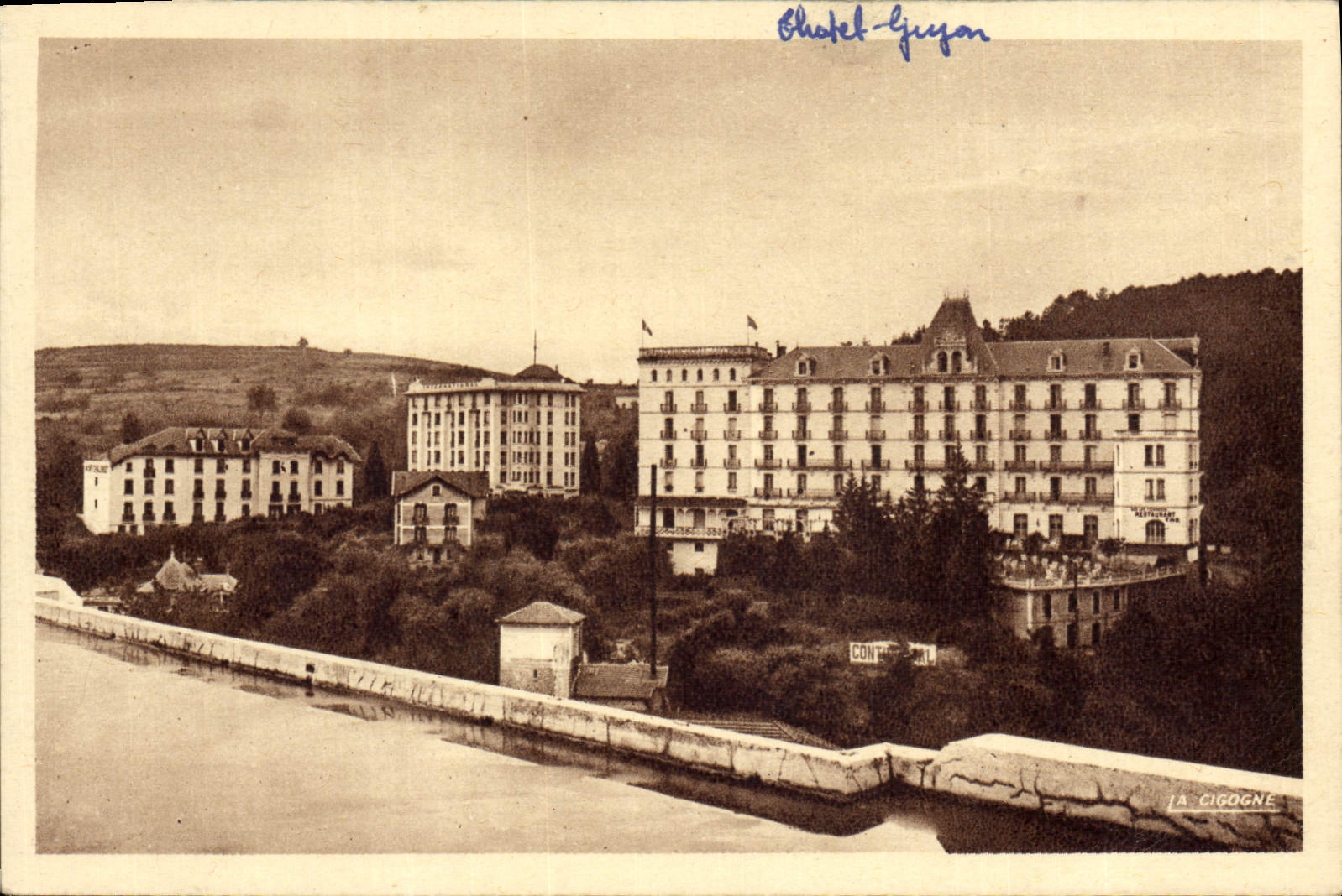 VINTAGE POSTCARD Chatel Guyon hotels