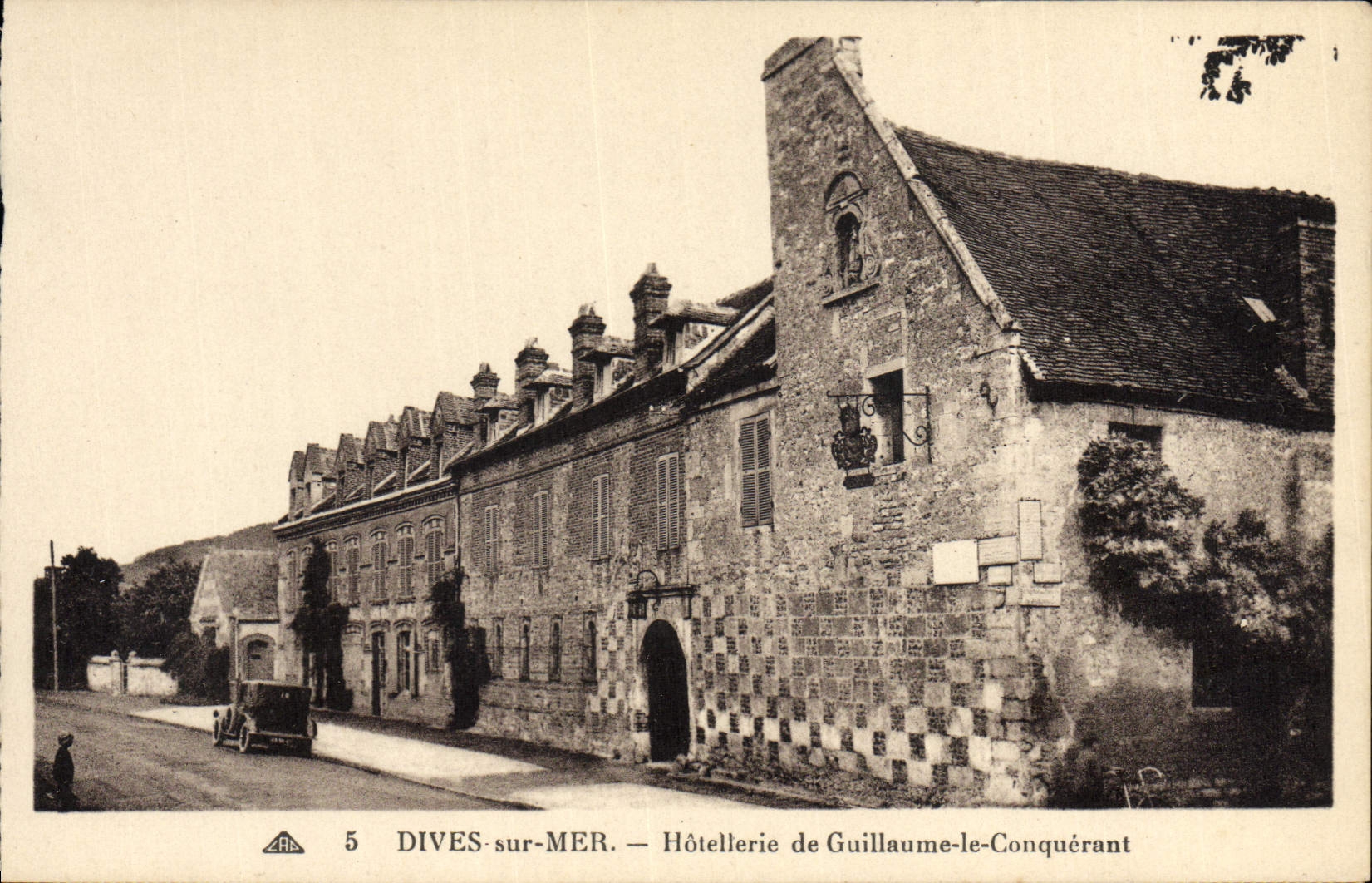 VINTAGE POSTCARD Divine on Sea Hotel trade of William the Conqueror