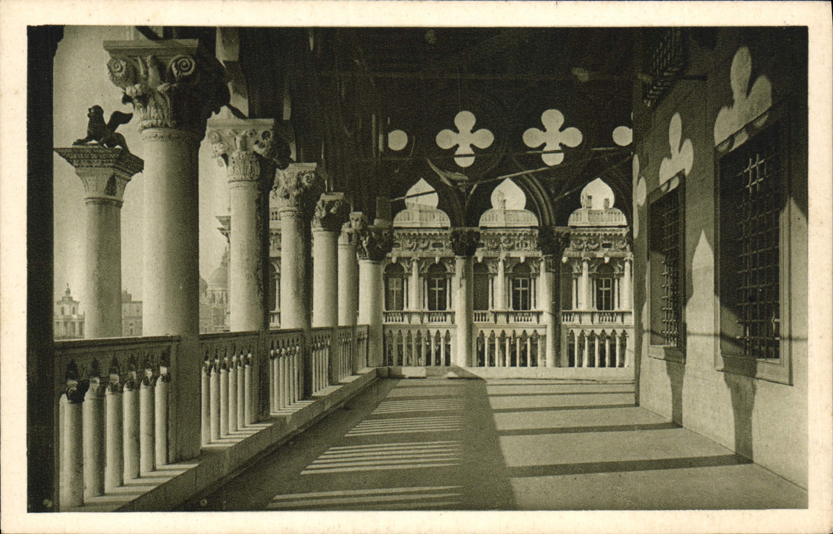 VINTAGE POSTCARD Venezia Palazzo Ducal the Loggia