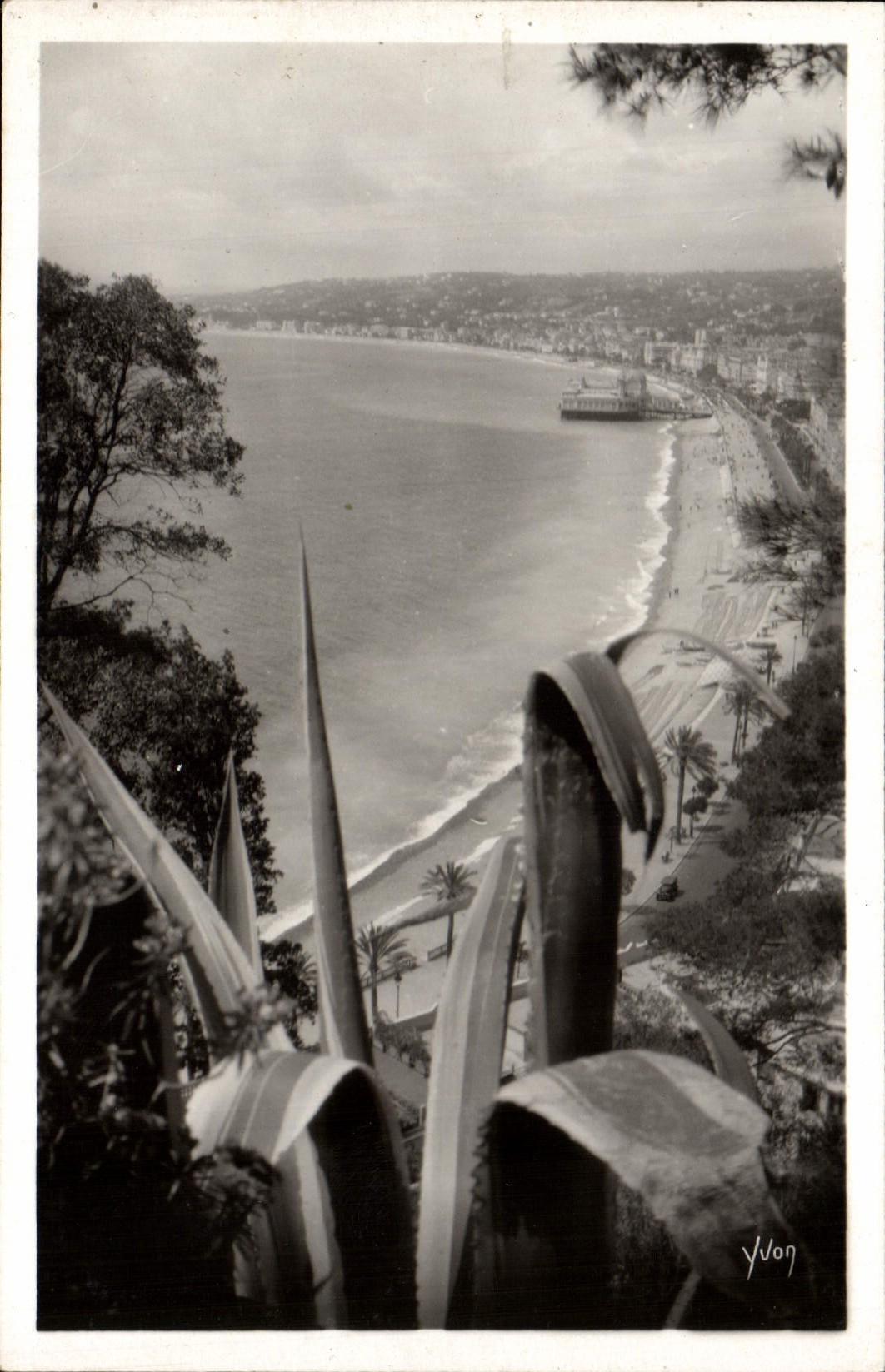 CPA Nice Cote D'Azur Vue generale sur la baie des Anges