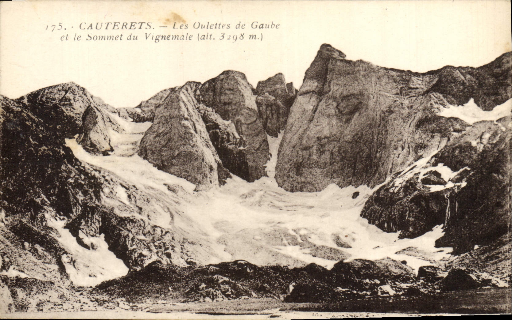 CPA Cauterets Les Oulettes De Gaube et le sommet de Vignemale