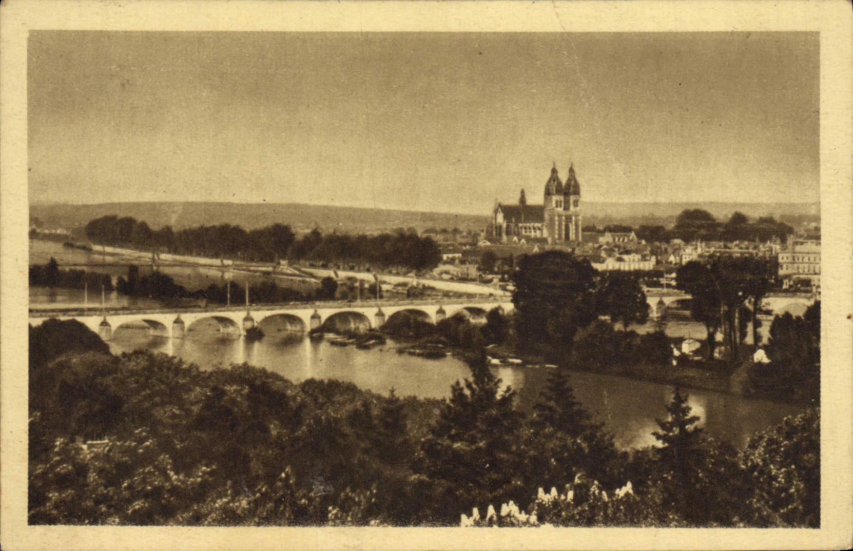 CPA Tours Vue Generale Sur La Loire Et La Ville