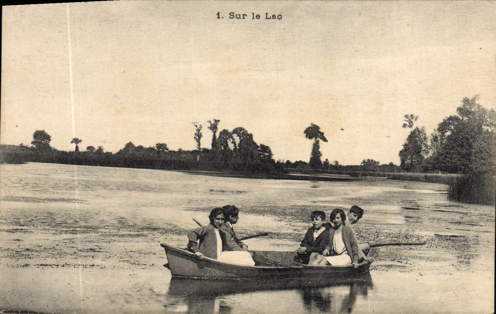 CPA Sur Le Lac Enfants Barque