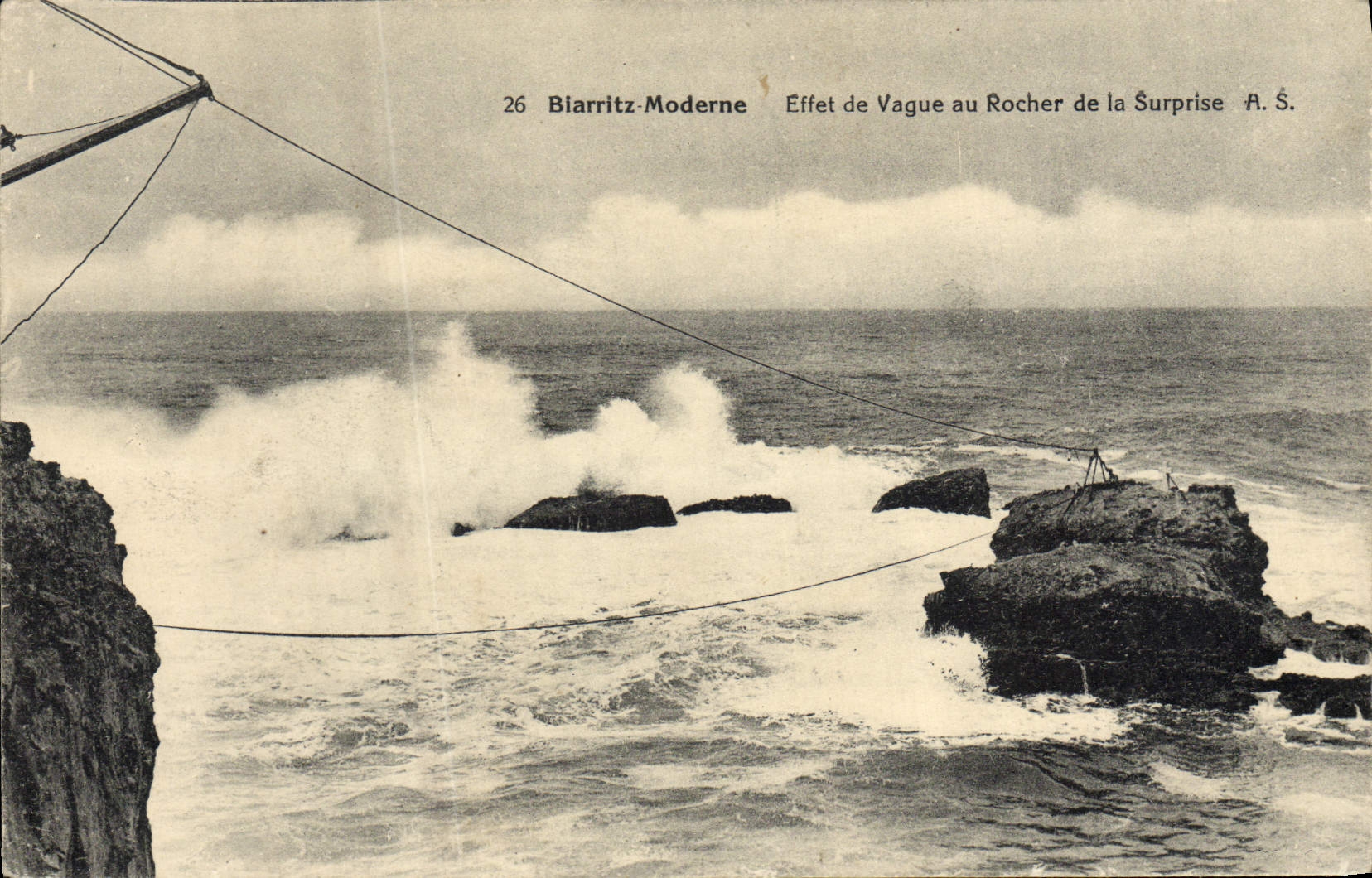VINTAGE POSTCARD Biarritz Monderne Effect de Vague with the Rock of the Surprise