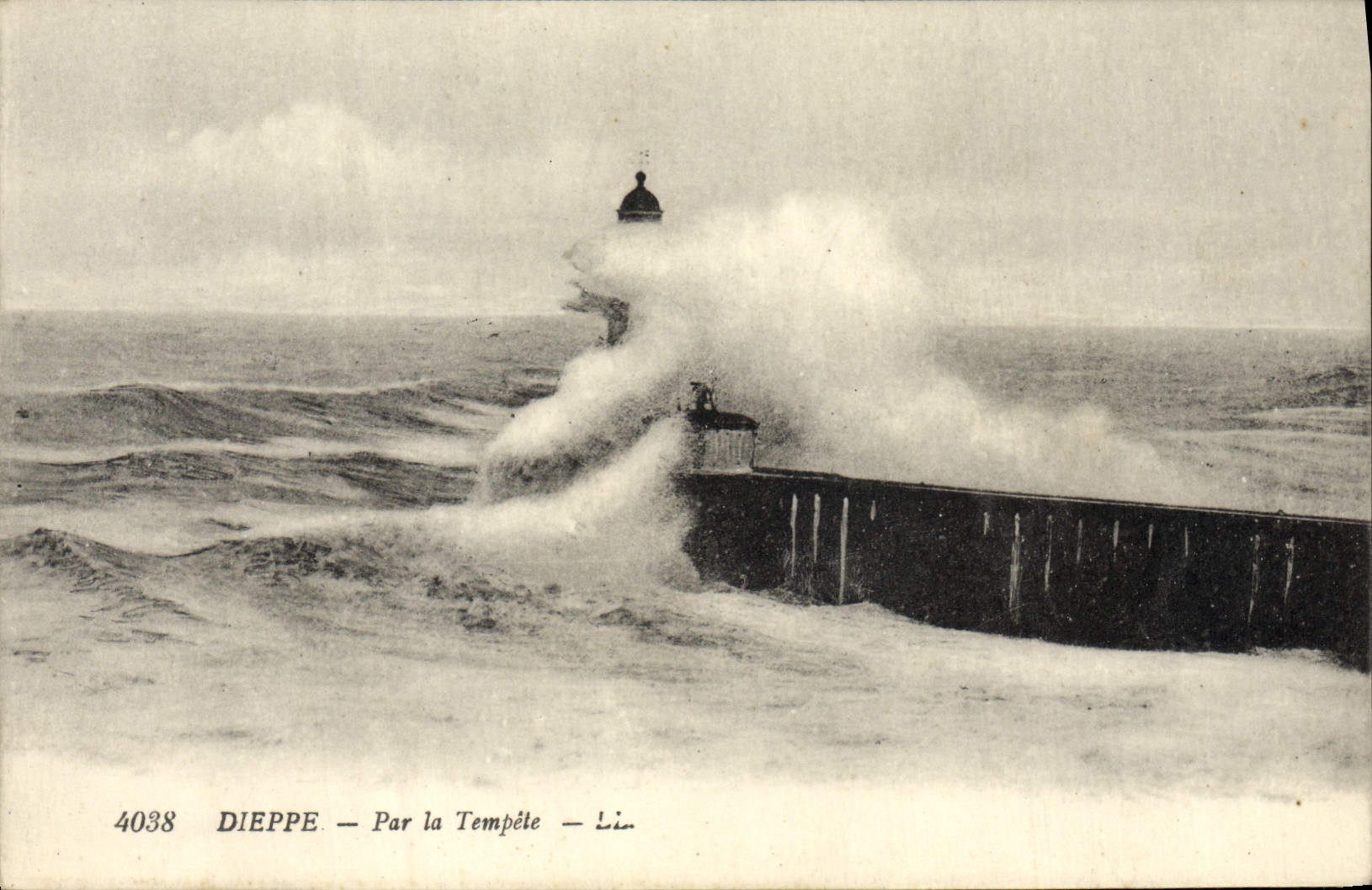 CPA Dieppe Par la Tempete 