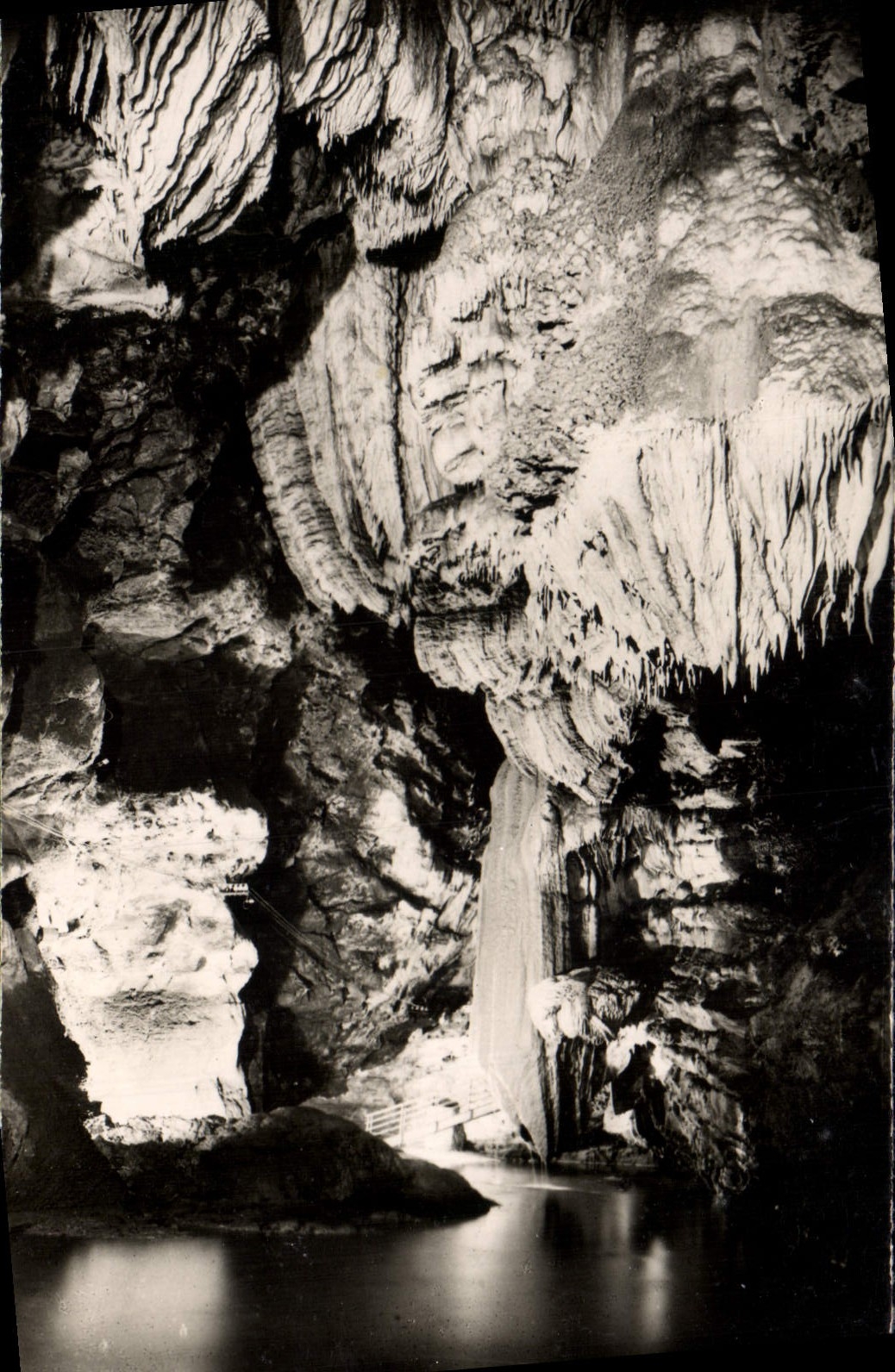 POSTAL MODERNA la hornada ilustra Padirac el lago de la lluvia