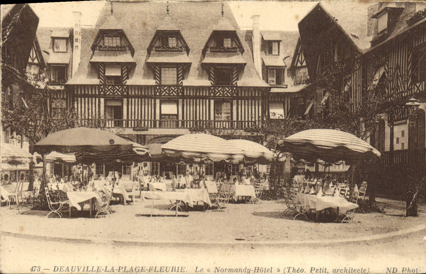 POSTAL Deauville de la VENDIMIA la playa florecida