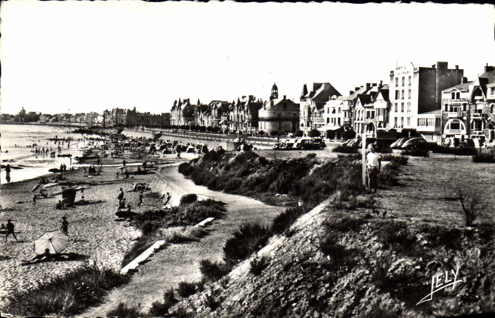 POSTAL MODERNA Sables d'Olonne la playa y el terraplén vistos de la cornisa