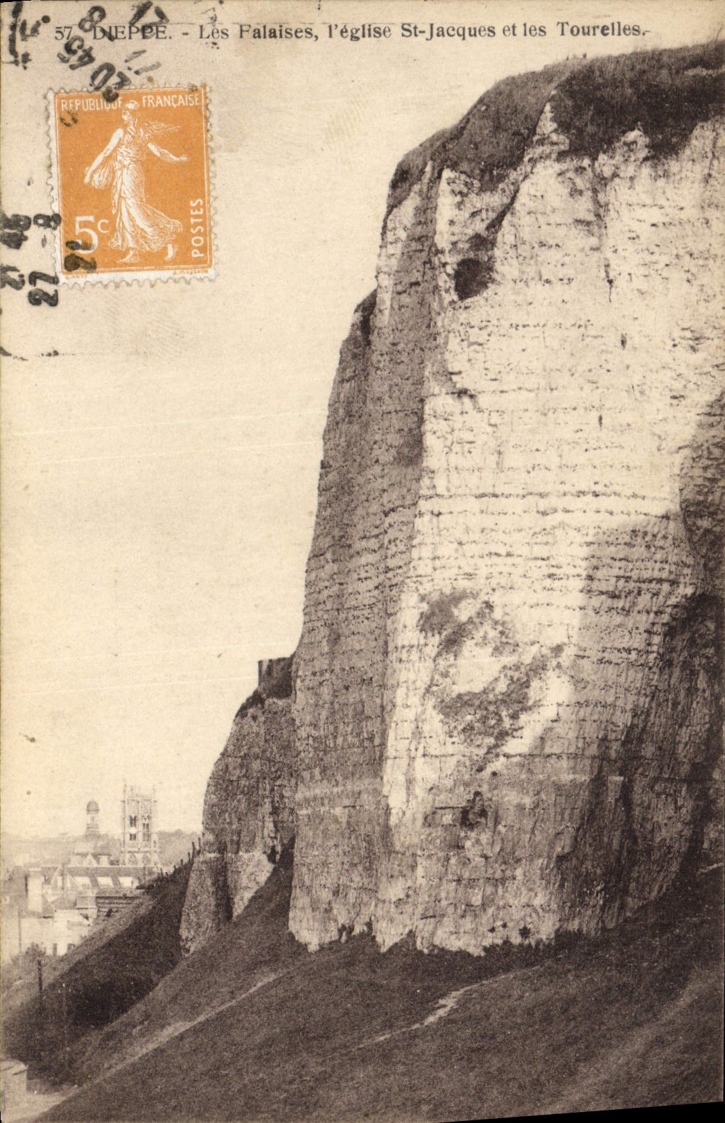 CPA Dieppe Les Falaises l'Eglise St Jacques et les Tourelles
