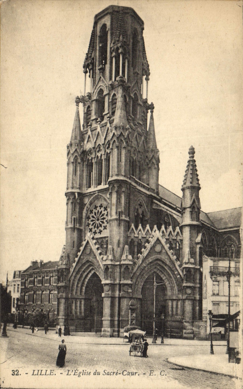 VINTAGE POSTCARD Lille the Church of the Sacring Heart