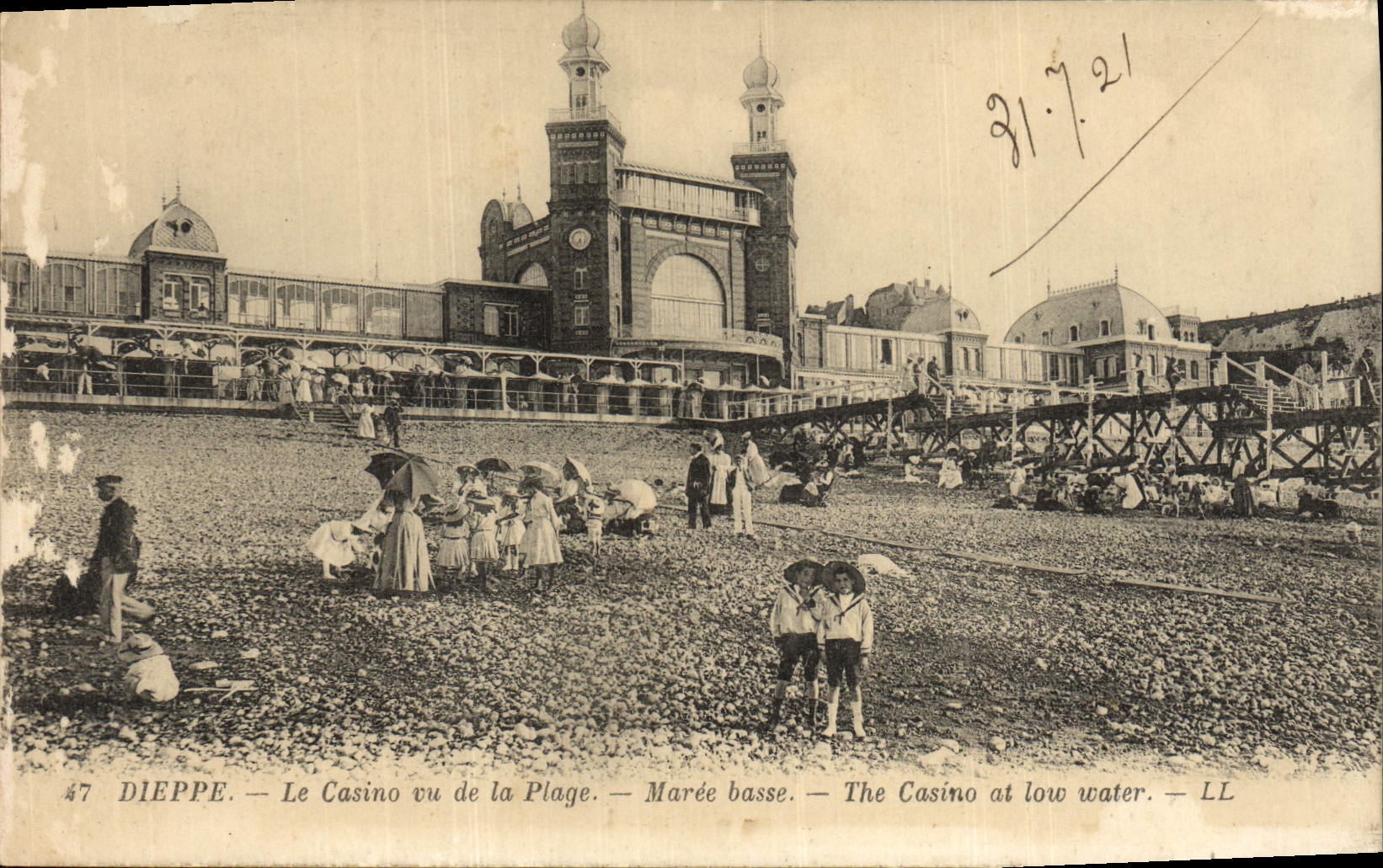 CPA Dieppe Le Casino vu de la Plage Maree basse