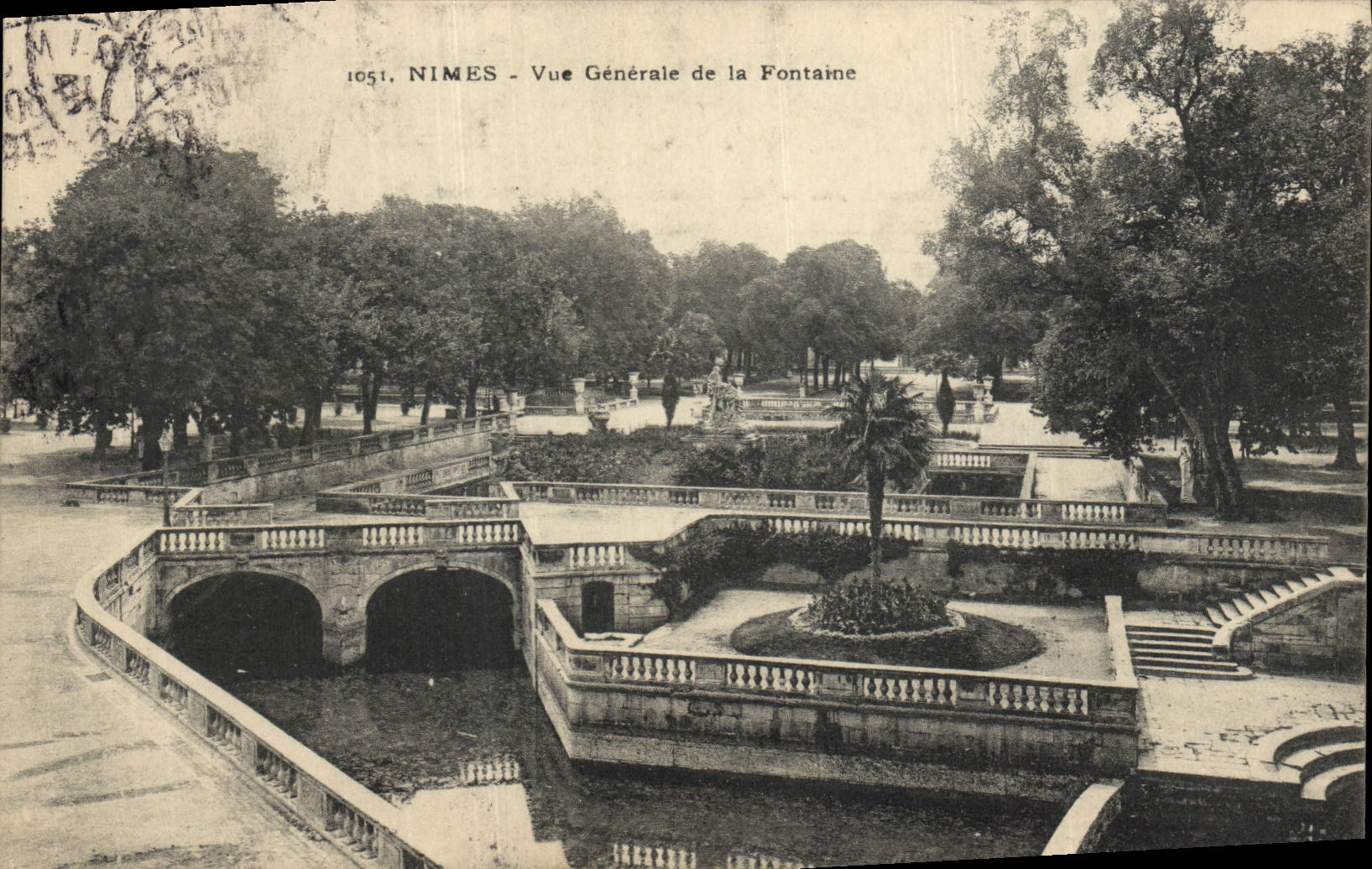 CPA Nimes Vue Generale de la Fontaine 