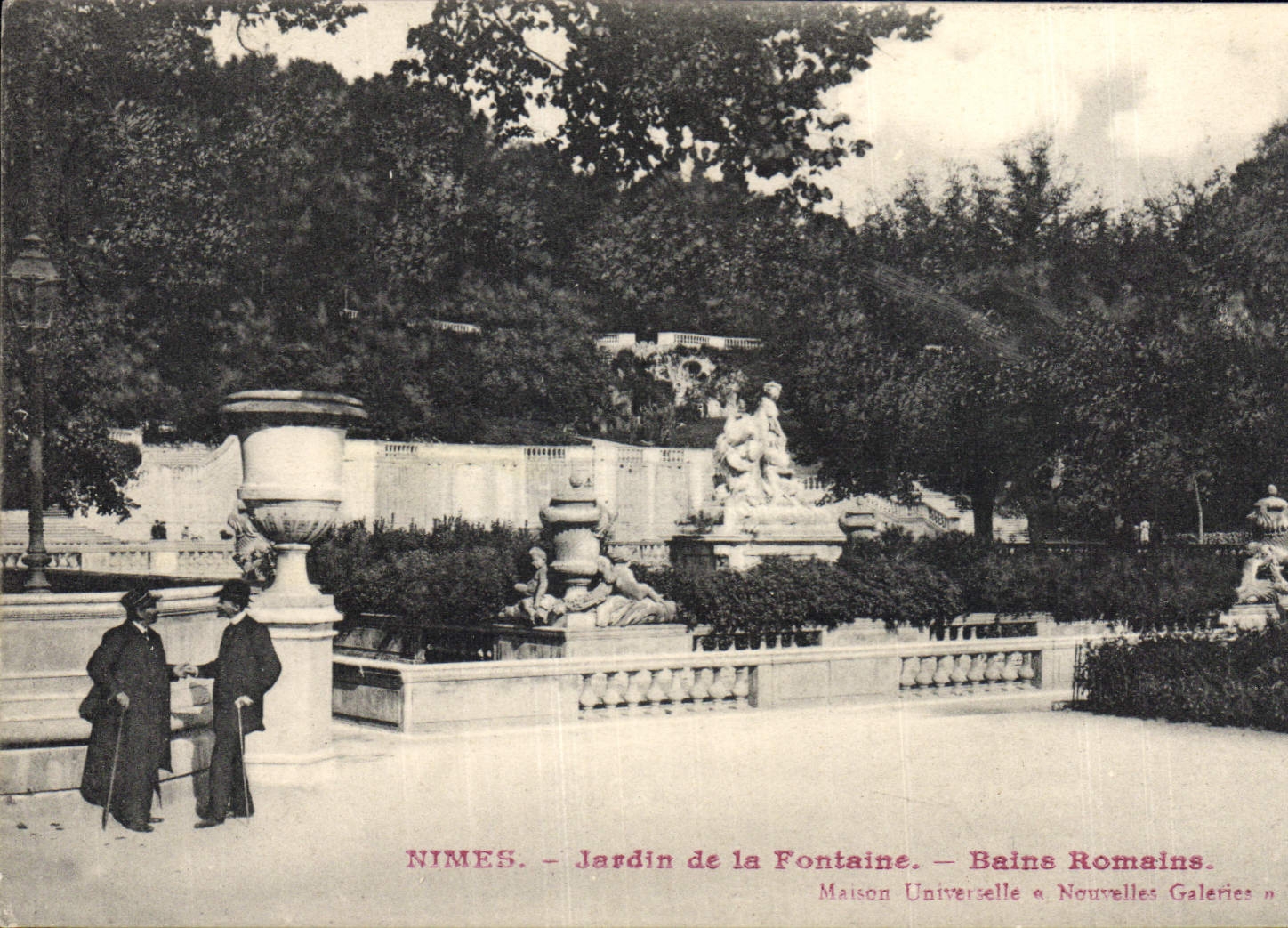 Jardín de Nimes de la POSTAL de la VENDIMIA de los baños romanos de la fuente