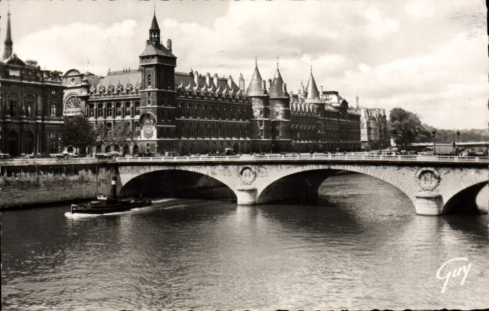 MODERN CARD Paris the Seine with the bridge with the exchange and law courts Caretaker's lodge