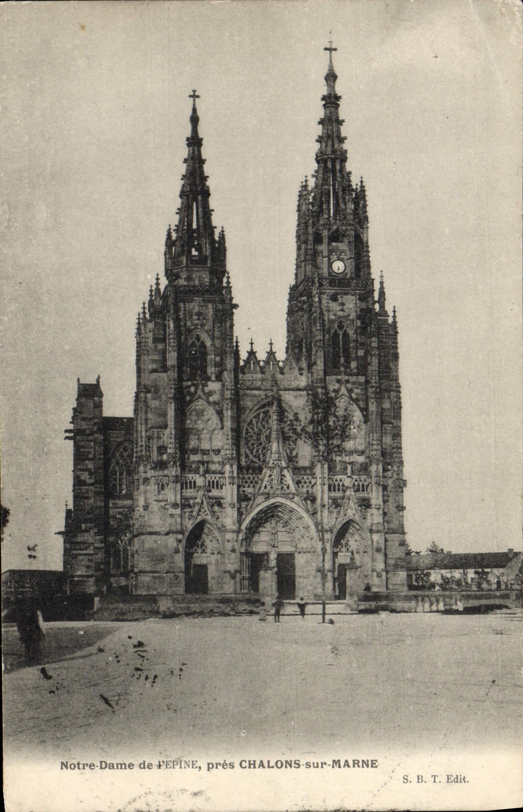VINTAGE POSTCARD Notre Dame de Pepine close Trawl-nets on the Marne