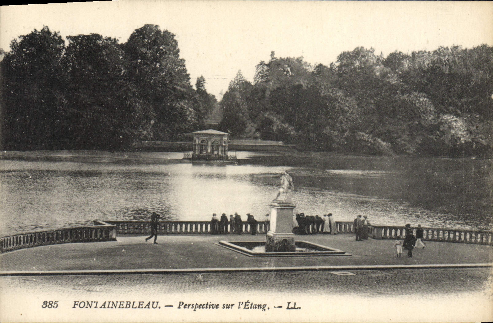 CPA Fontainebleau Perspective sur l'Etang