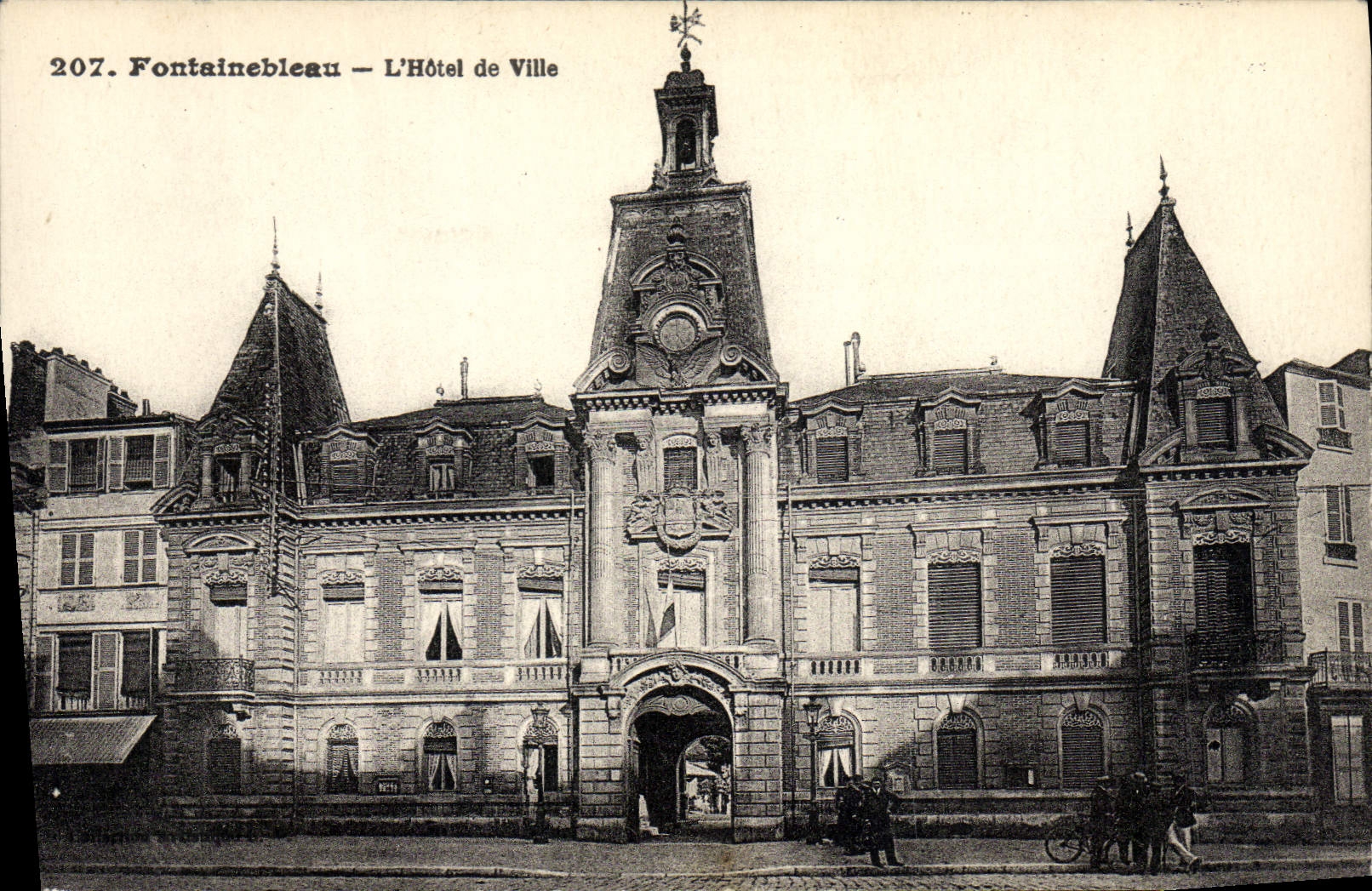 VINTAGE POSTCARD Fontainebleau the Town hall