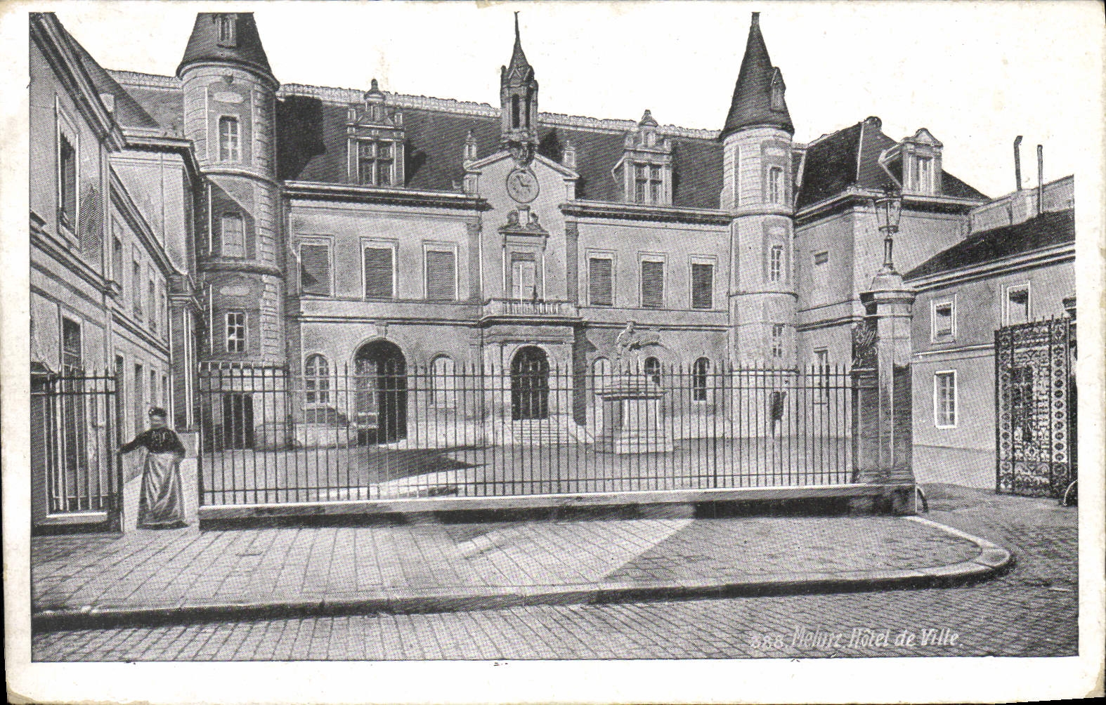 VINTAGE POSTCARD Melun Town hall