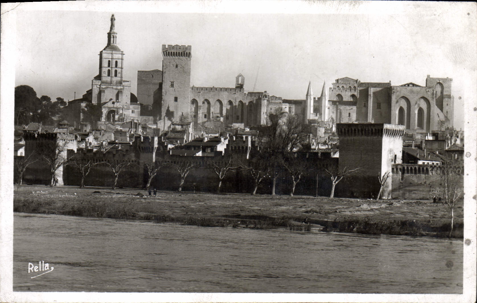 POSTAL Avignon de la VENDIMIA el paladar de los papas y del Notre Dame de Doms vistos de los bordes del Rhone