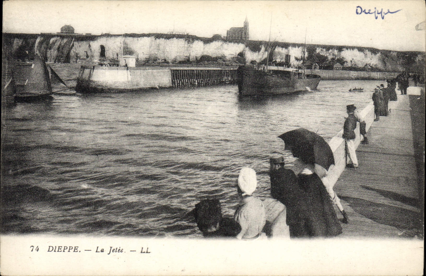 CPA Dieppe La Jetee Bateau